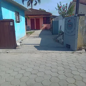 Kitinete Pequena Em Patio Compartilhado Florianópolis